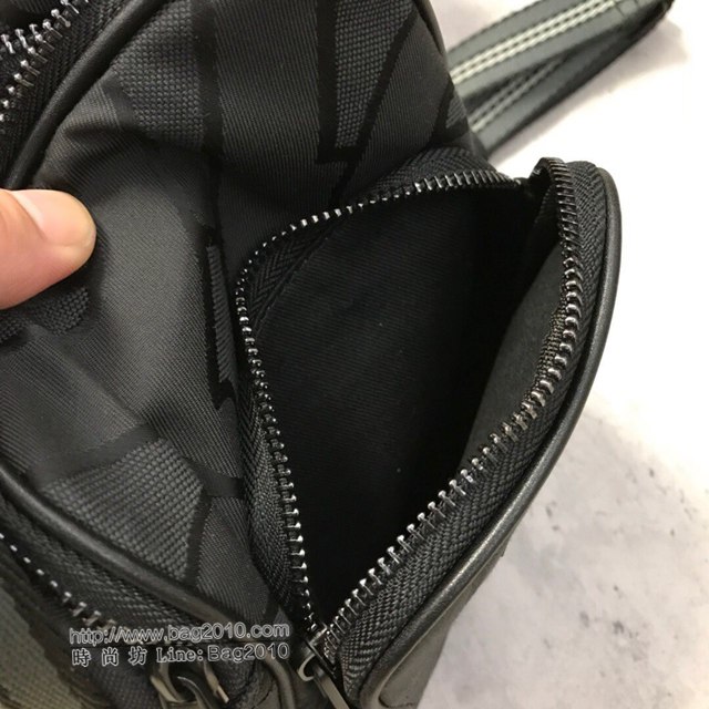 Burberry專櫃新款男包 巴寶莉男士斜背包  db1230